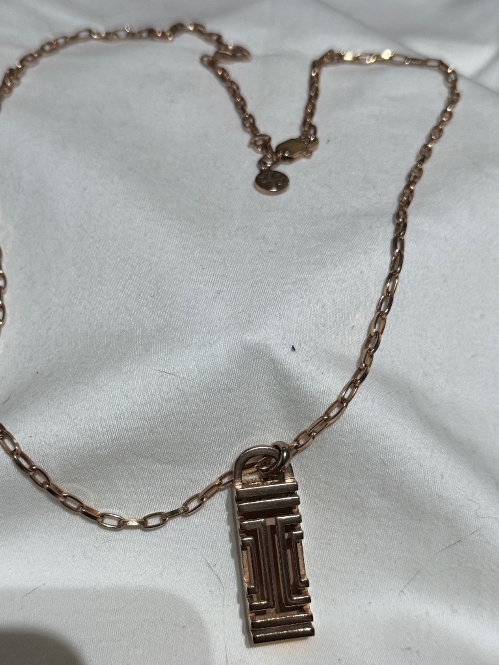 ✨💖 Tory Burch x Fitbit Rose Gold Logo Pendant Necklace | Designer Tech-Luxe  💖